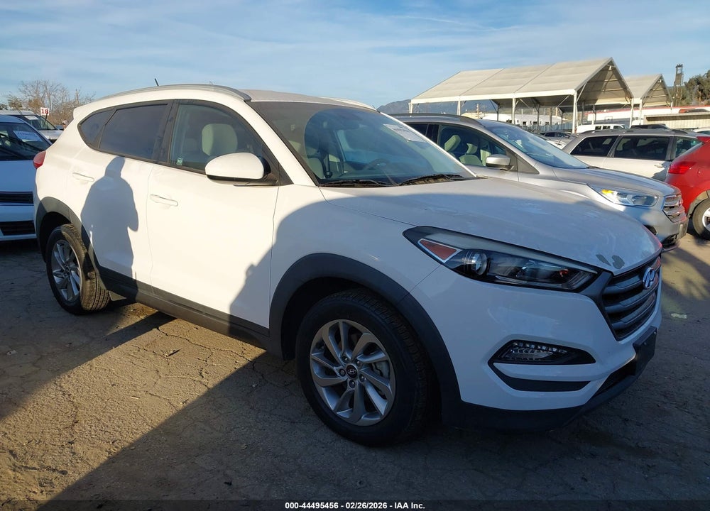 2016 HYUNDAI TUCSON SE VIN: KM8J33A44GU040241