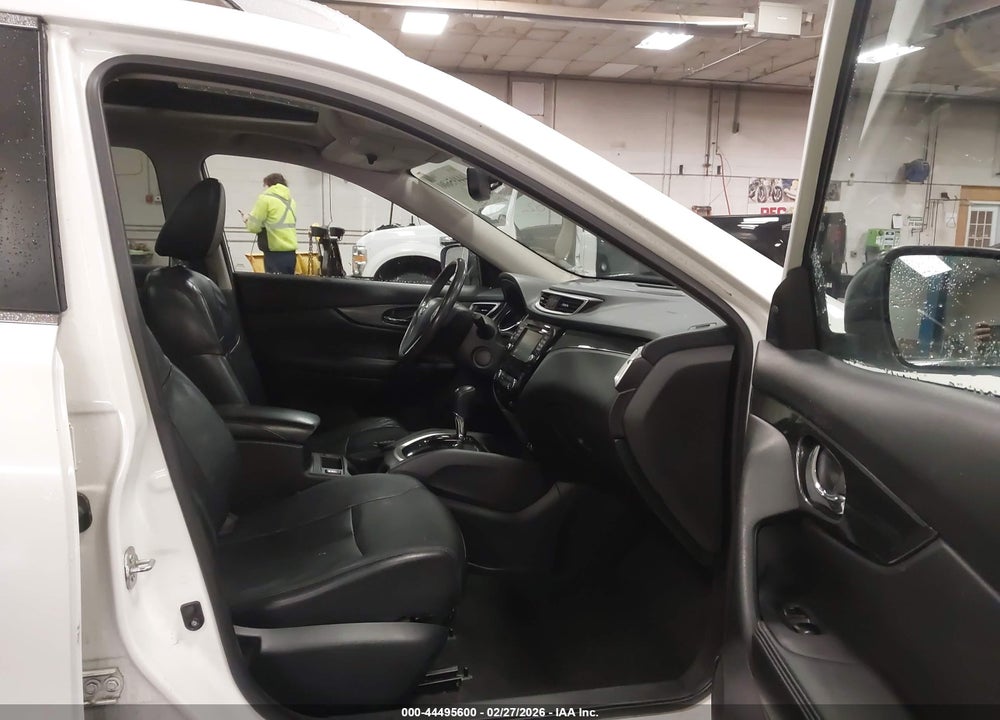 2015 NISSAN ROGUE SL VIN: 5N1AT2MV2FC773570