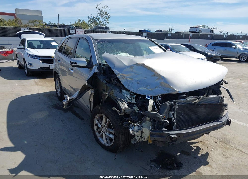 2015 KIA SORENTO LX VIN: 5XYKTCA6XFG553648