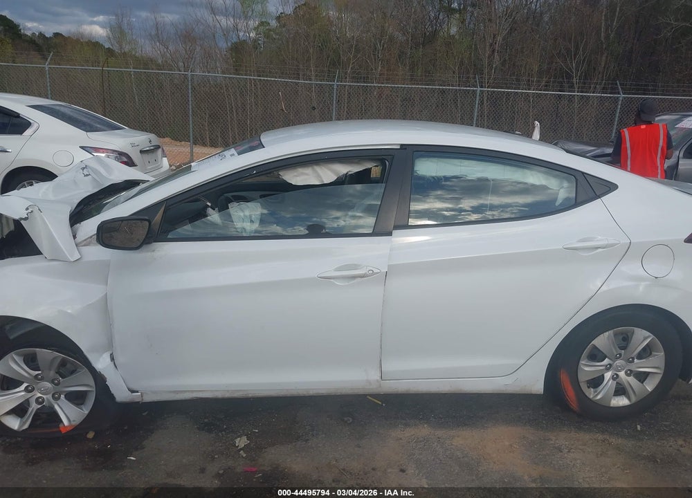2016 HYUNDAI ELANTRA SE VIN: 5NPDH4AE9GH771386