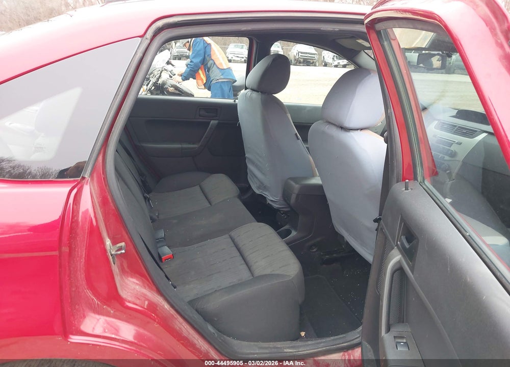 2011 FORD FOCUS SE VIN: 1FAHP3FN2BW117555