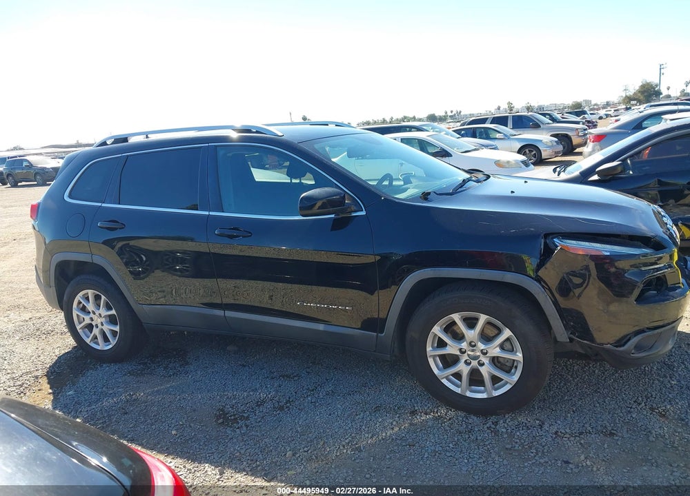 2017 JEEP CHEROKEE LATITUDE FWD VIN: 1C4PJLCBXHW517521