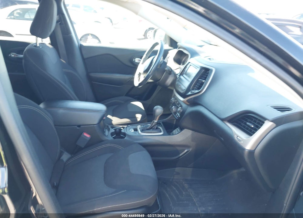 2017 JEEP CHEROKEE LATITUDE FWD VIN: 1C4PJLCBXHW517521