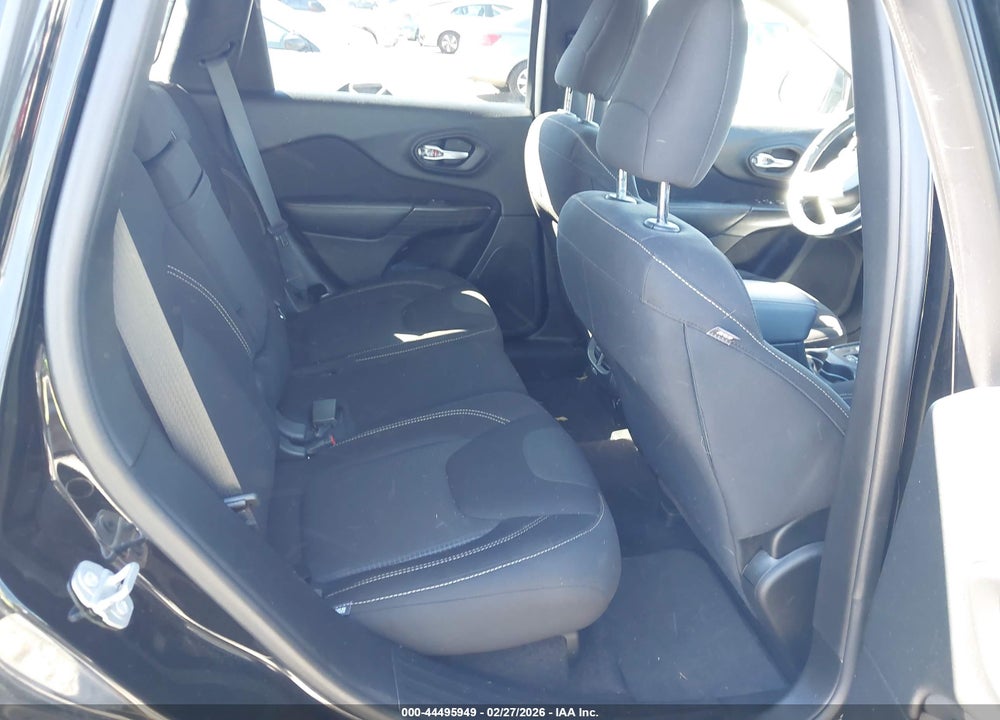 2017 JEEP CHEROKEE LATITUDE FWD VIN: 1C4PJLCBXHW517521