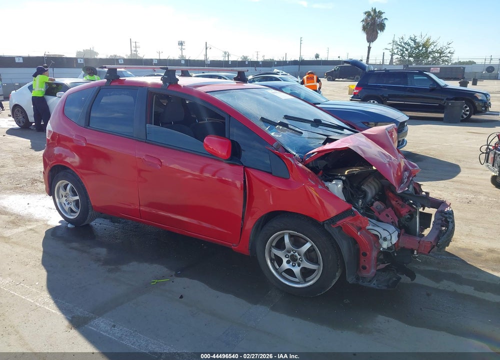 2013 HONDA FIT VIN: JHMGE8H37DC004885
