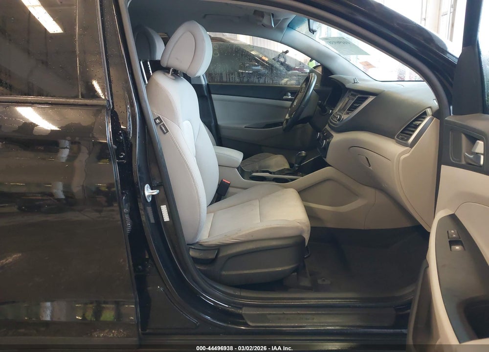 2017 HYUNDAI TUCSON SPORT VIN: KM8J33A20HU394483
