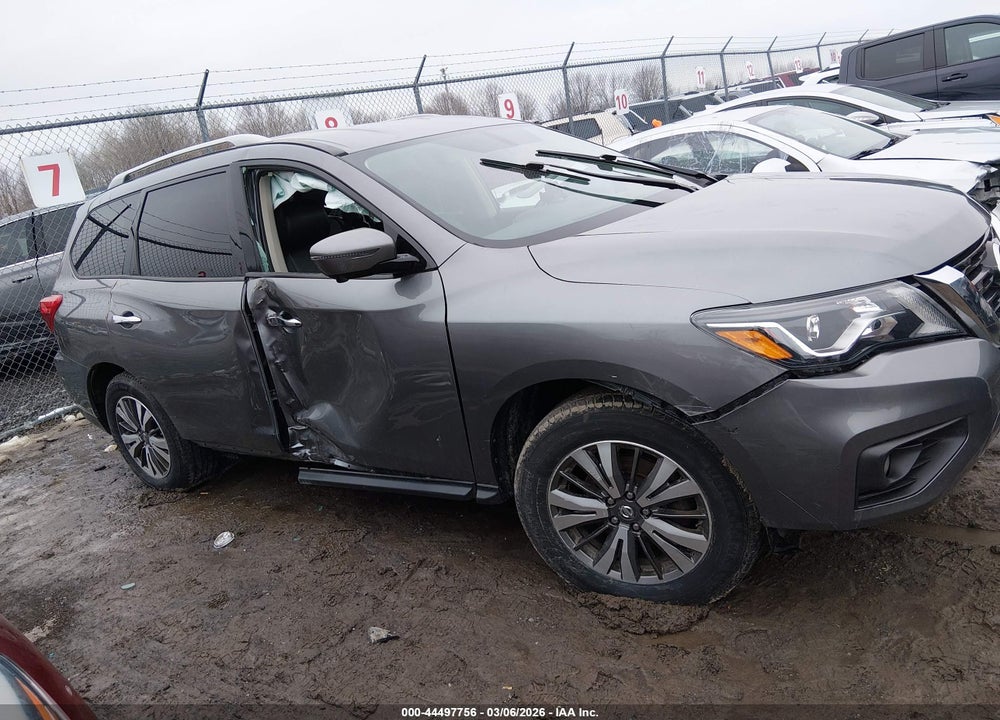 2017 NISSAN PATHFINDER SL VIN: 5N1DR2MM8HC696886