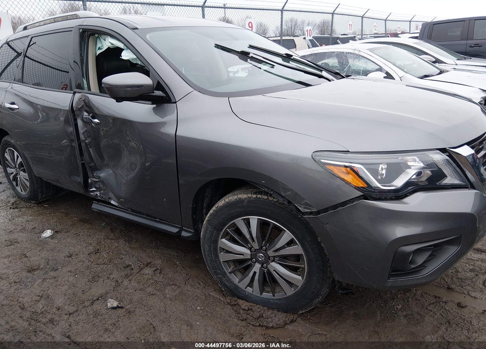 2017 NISSAN PATHFINDER SL VIN: 5N1DR2MM8HC696886