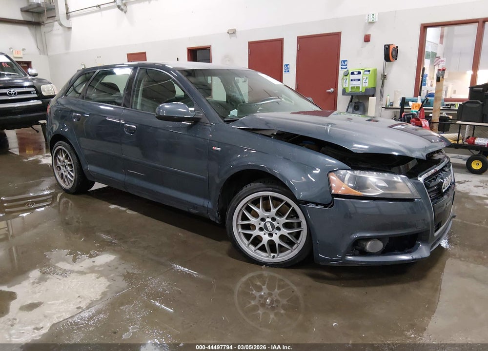 2013 AUDI A3 2.0T PREMIUM VIN: WAUMFAFM5DA027594