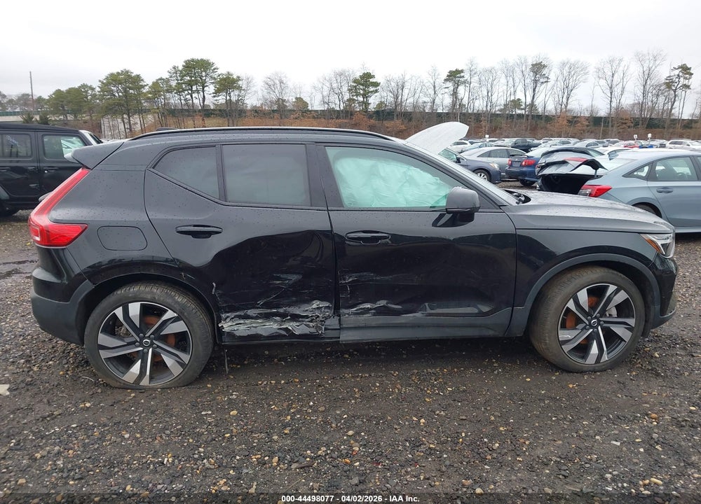 2024 VOLVO XC40 B5 PLUS DARK THEME VIN: YV4L12UL6R2345770