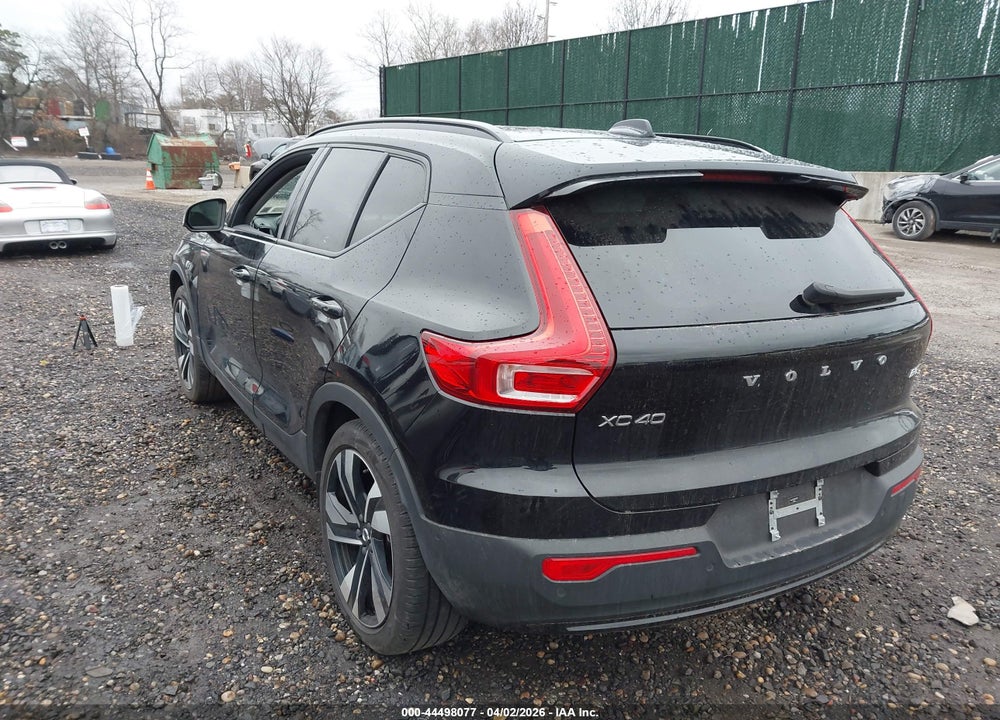 2024 VOLVO XC40 B5 PLUS DARK THEME VIN: YV4L12UL6R2345770