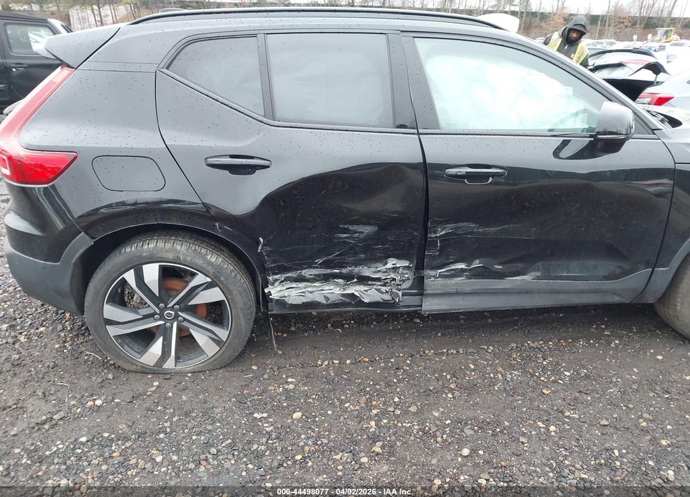 2024 VOLVO XC40 B5 PLUS DARK THEME VIN: YV4L12UL6R2345770