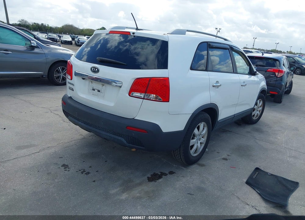 2013 KIA SORENTO LX VIN: 5XYKT3A66DG352195