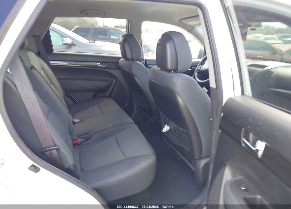 2013 KIA SORENTO LX VIN: 5XYKT3A66DG352195