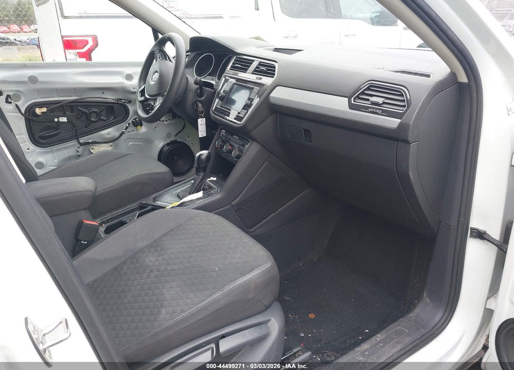 2019 VOLKSWAGEN TIGUAN VIN: 3VV1B7AX2KM139549