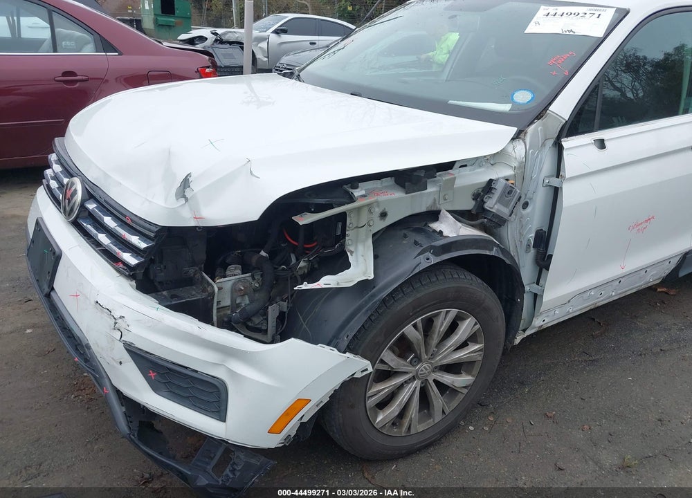 2019 VOLKSWAGEN TIGUAN VIN: 3VV1B7AX2KM139549