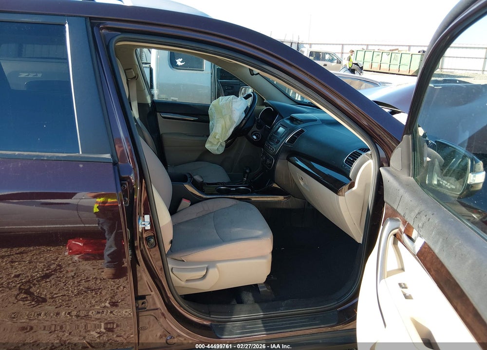 2014 KIA SORENTO LX VIN: 5XYKT4A62EG493983