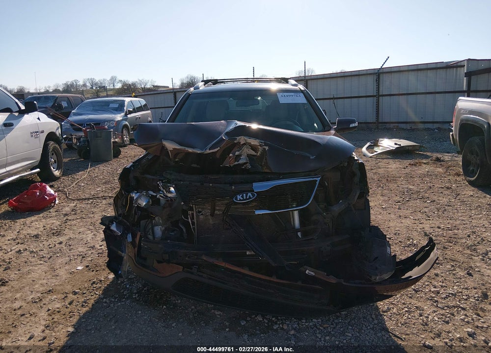 2014 KIA SORENTO LX VIN: 5XYKT4A62EG493983