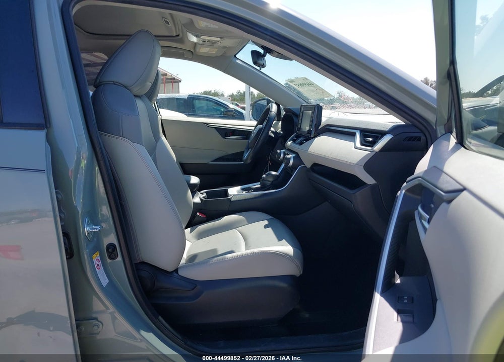 2019 TOYOTA RAV4 XLE PREMIUM VIN: JTMC1RFVXKD018258