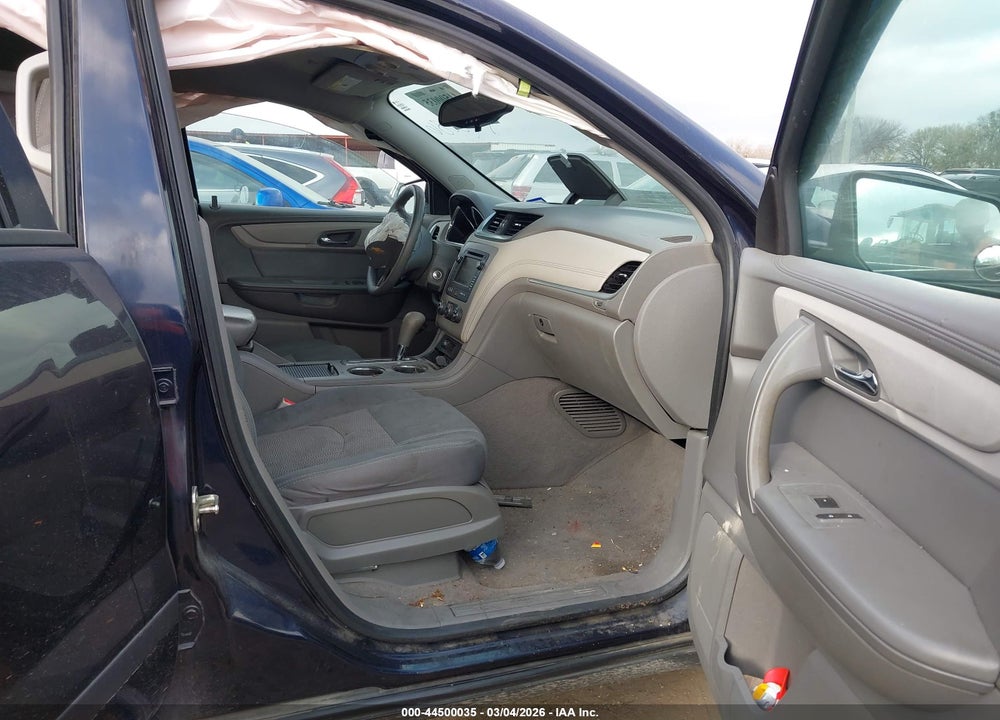 2015 CHEVROLET TRAVERSE LS VIN: 1GNKRFKD7FJ353086