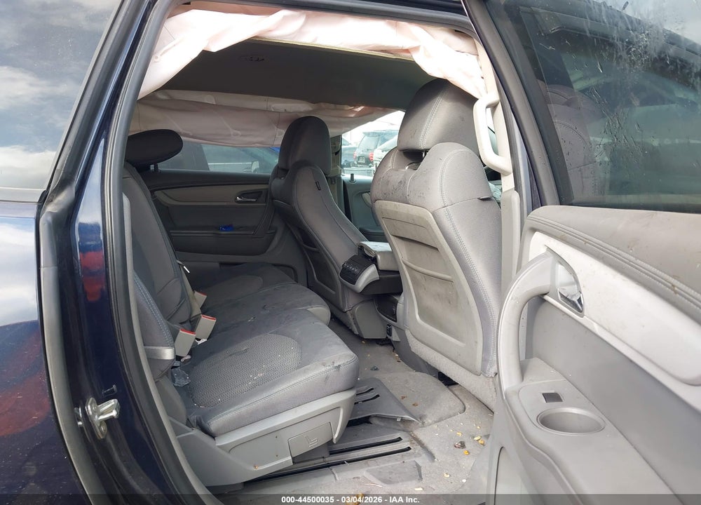 2015 CHEVROLET TRAVERSE LS VIN: 1GNKRFKD7FJ353086