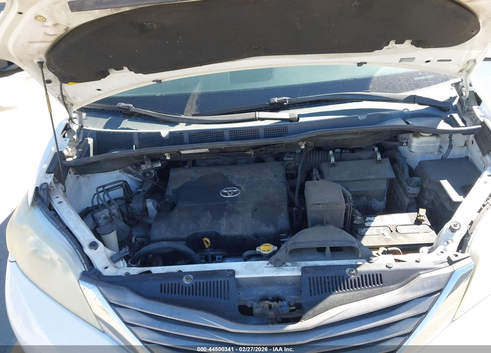 2011 TOYOTA SIENNA XLE V6 VIN: 5TDYK3DC6BS022491