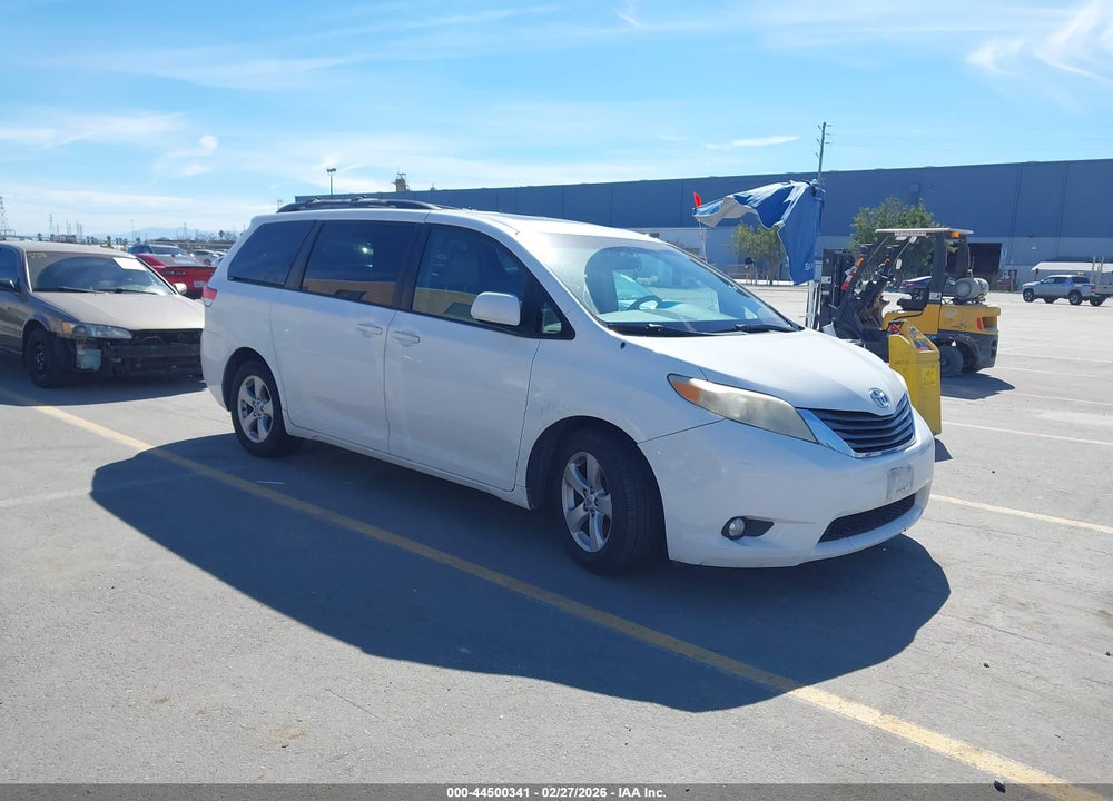2011 TOYOTA SIENNA XLE V6 VIN: 5TDYK3DC6BS022491