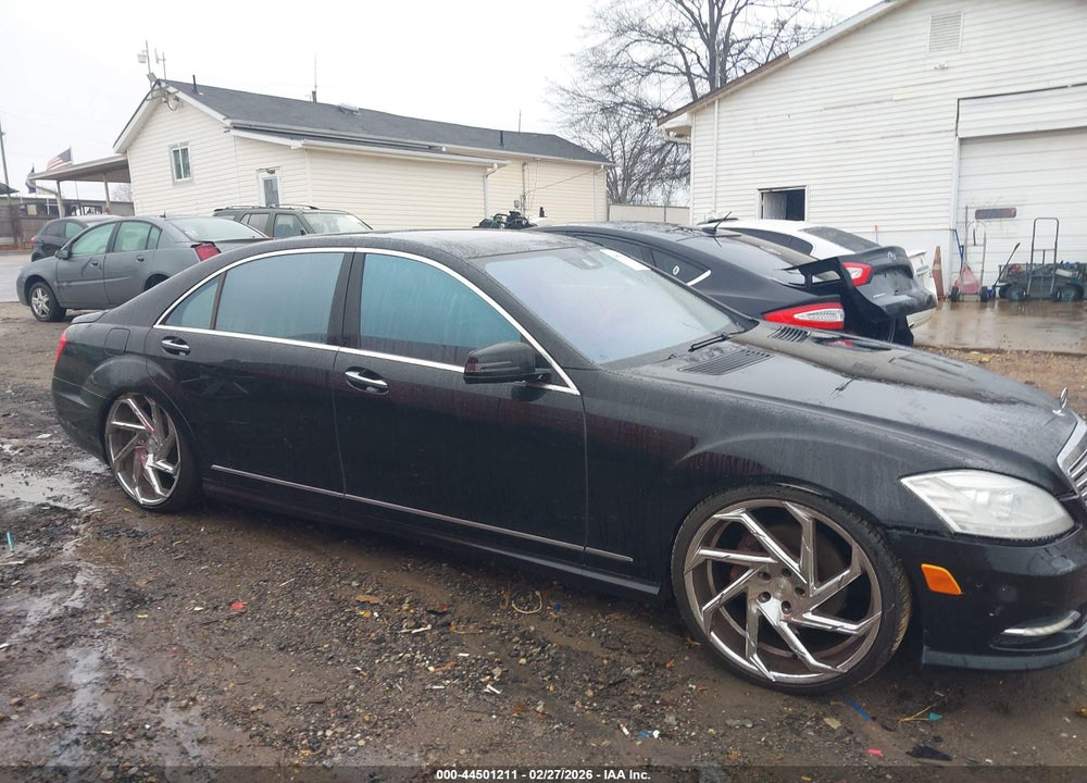 2011 MERCEDES-BENZ S 550 VIN: WDDNG7BB6BA387102