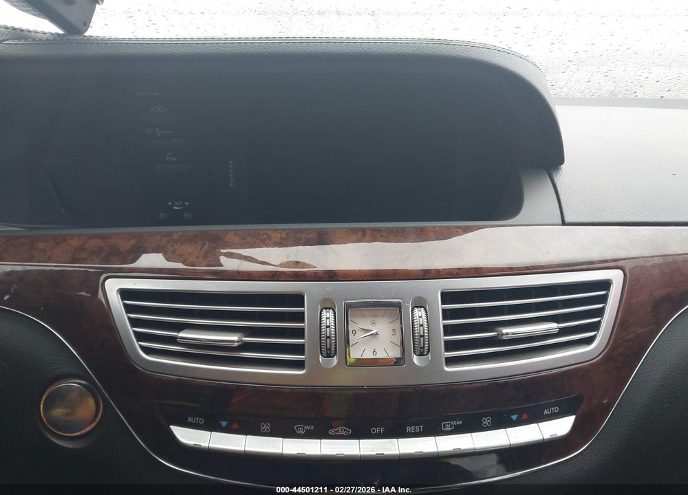 2011 MERCEDES-BENZ S 550 VIN: WDDNG7BB6BA387102