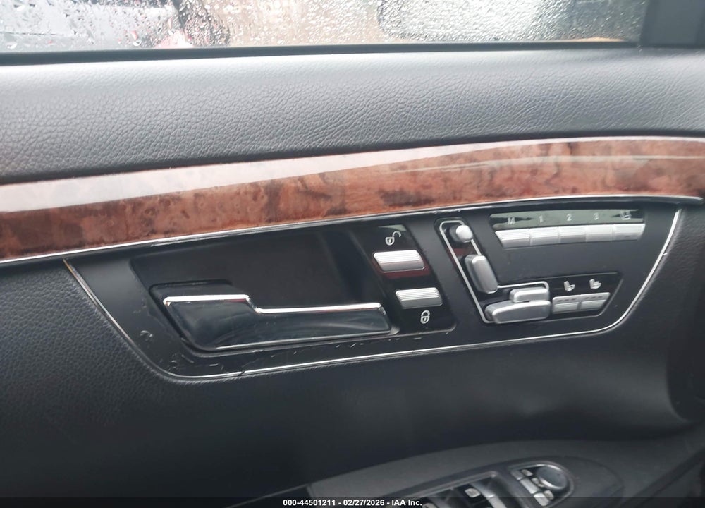 2011 MERCEDES-BENZ S 550 VIN: WDDNG7BB6BA387102