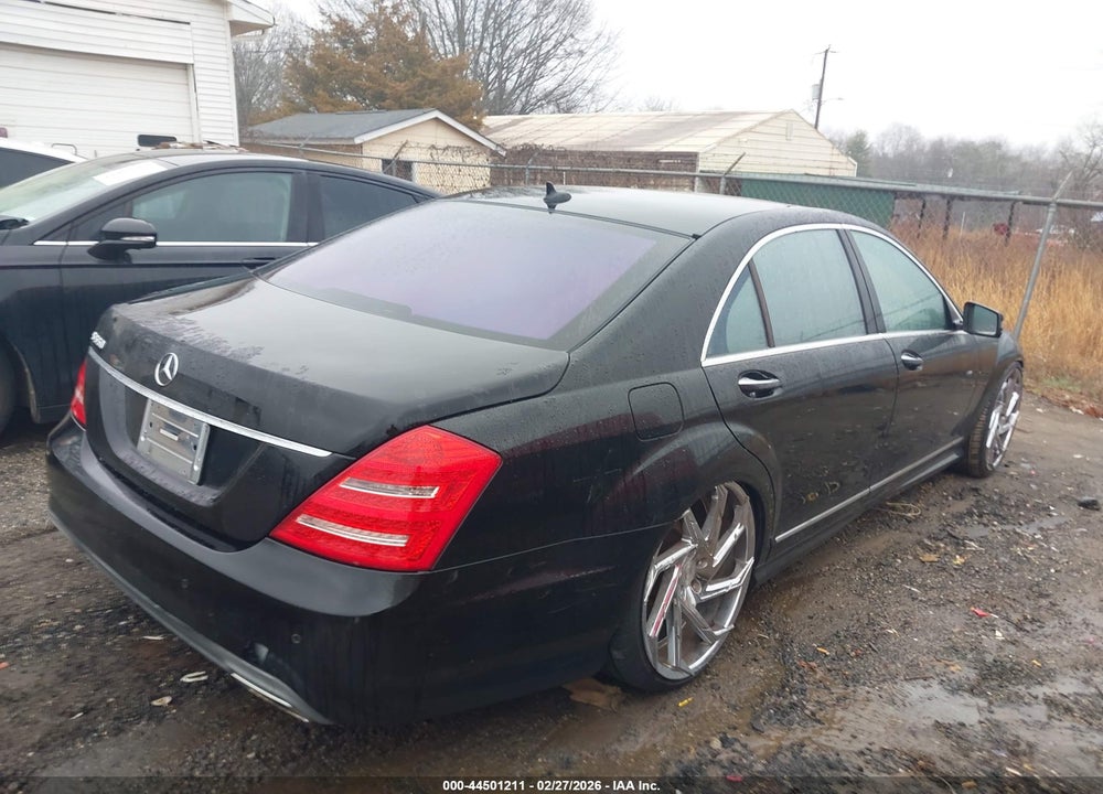 2011 MERCEDES-BENZ S 550 VIN: WDDNG7BB6BA387102