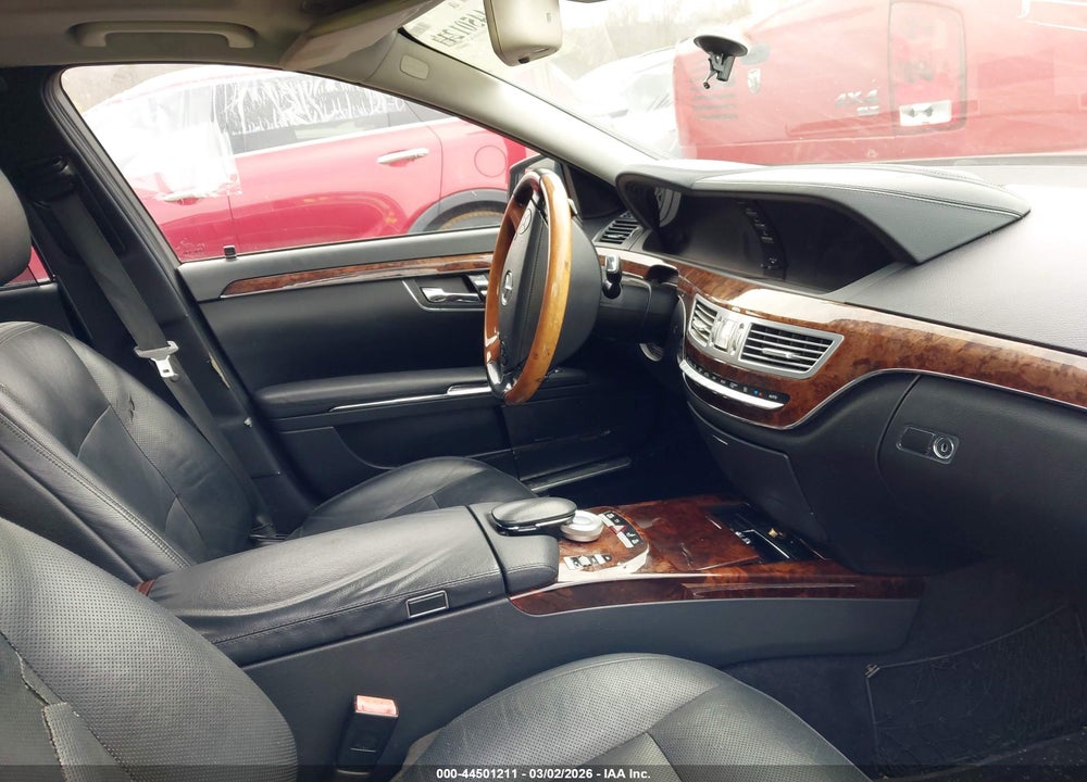 2011 MERCEDES-BENZ S 550 VIN: WDDNG7BB6BA387102