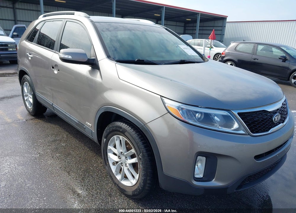 2014 KIA SORENTO LX VIN: 5XYKTCA60EG530555