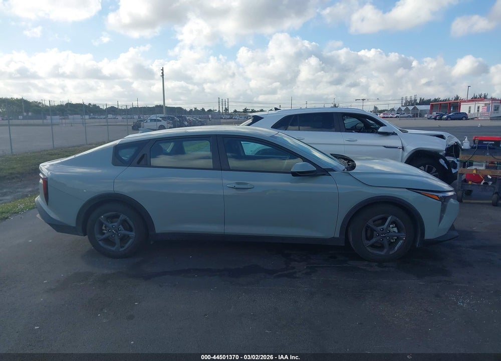 2025 KIA K4 LXS VIN: 3KPFT4DE4SE186568