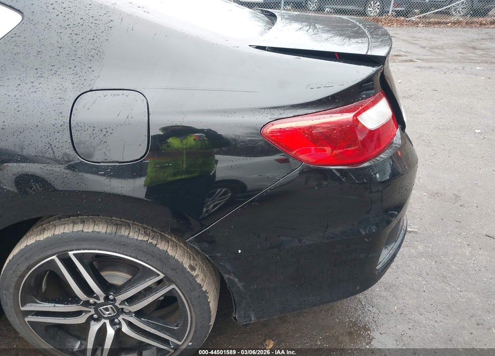 2017 HONDA ACCORD TOURING V6 VIN: 1HGCT2B05HA005988
