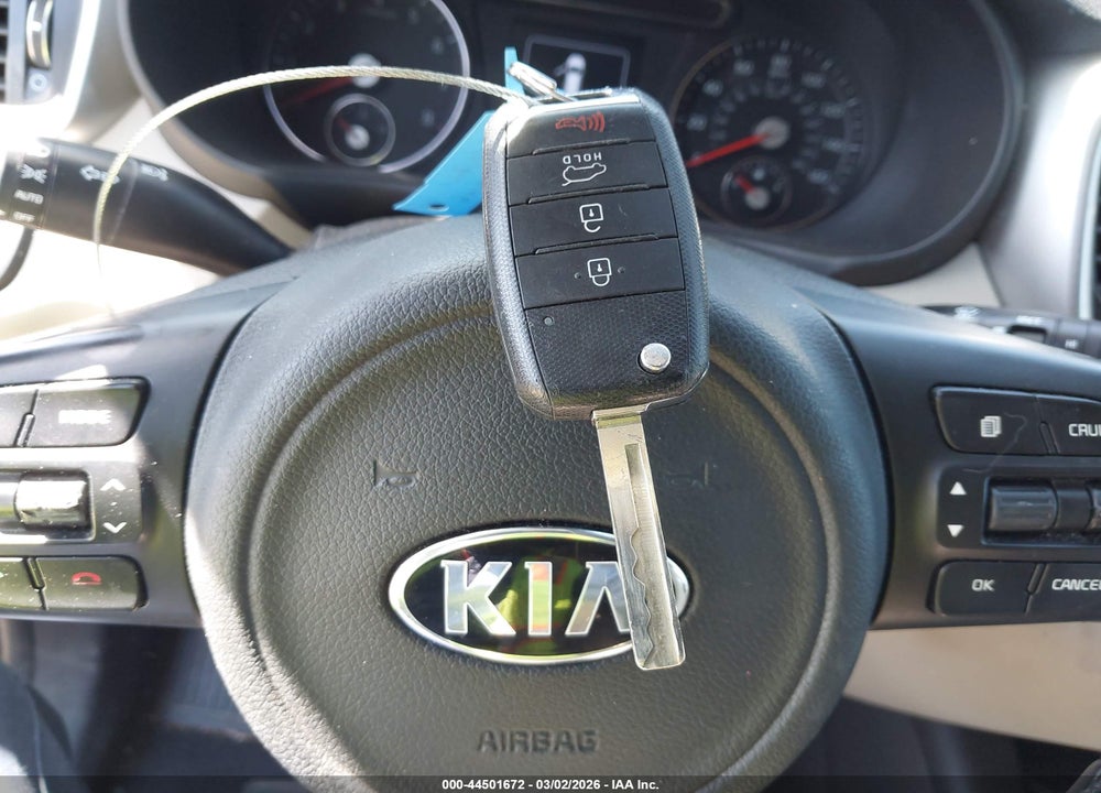 2016 KIA SORENTO 2.4L LX VIN: 5XYPG4A36GG069631
