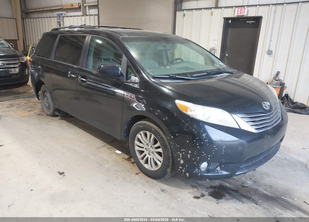 2016 TOYOTA SIENNA XLE 8 PASSENGER VIN: 5TDYK3DC5GS692055
