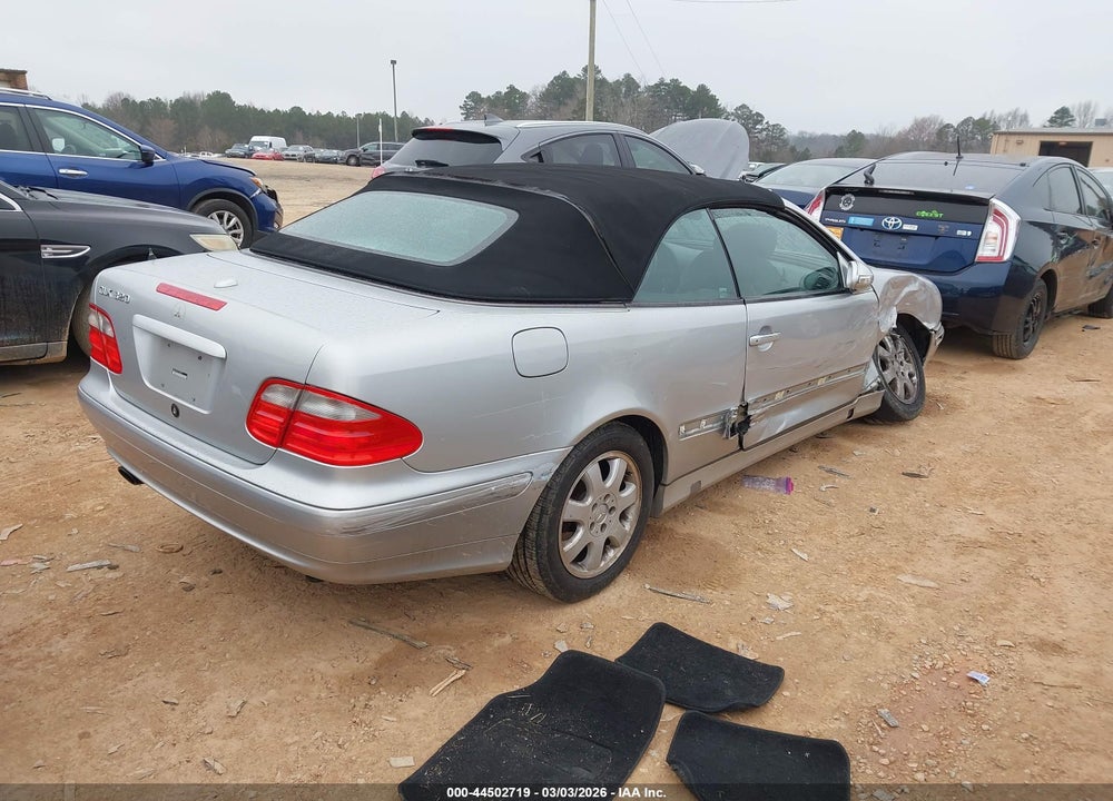 2000 MERCEDES-BENZ CLK 320 VIN: WDBLK65G9YT046144