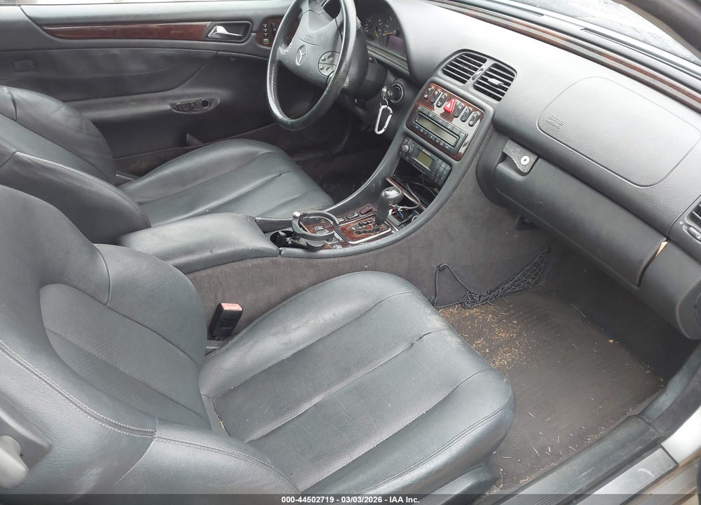 2000 MERCEDES-BENZ CLK 320 VIN: WDBLK65G9YT046144