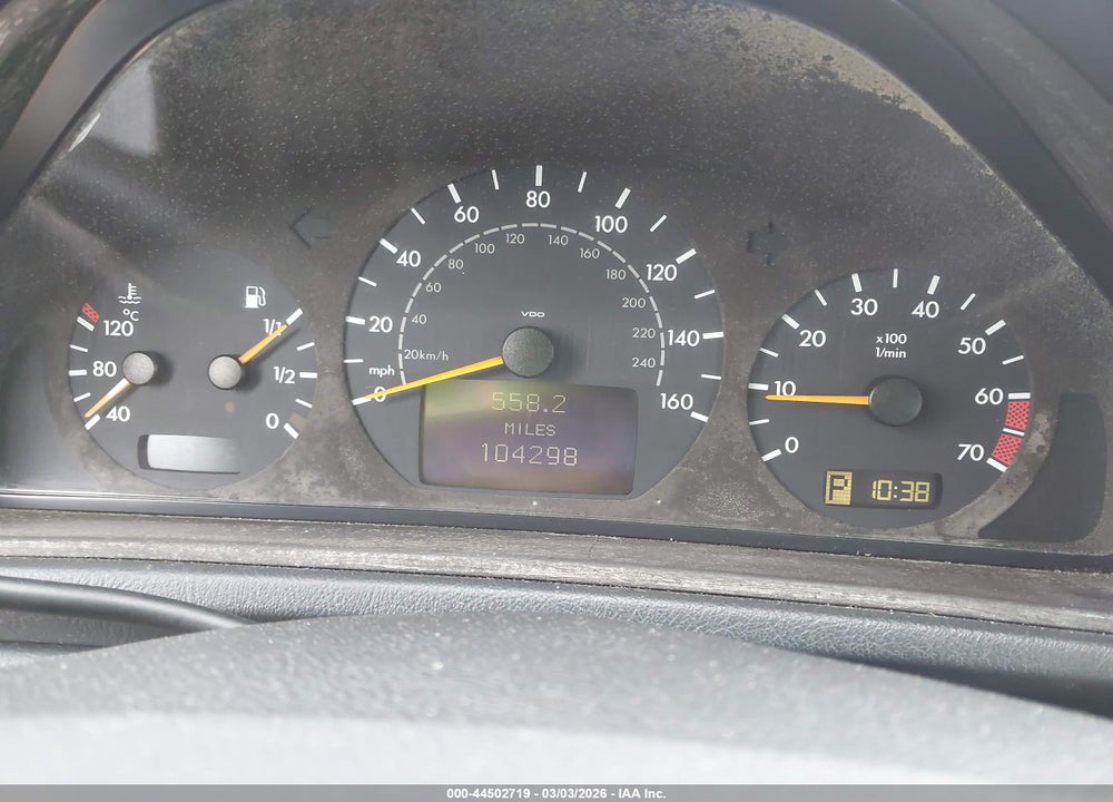 2000 MERCEDES-BENZ CLK 320 VIN: WDBLK65G9YT046144