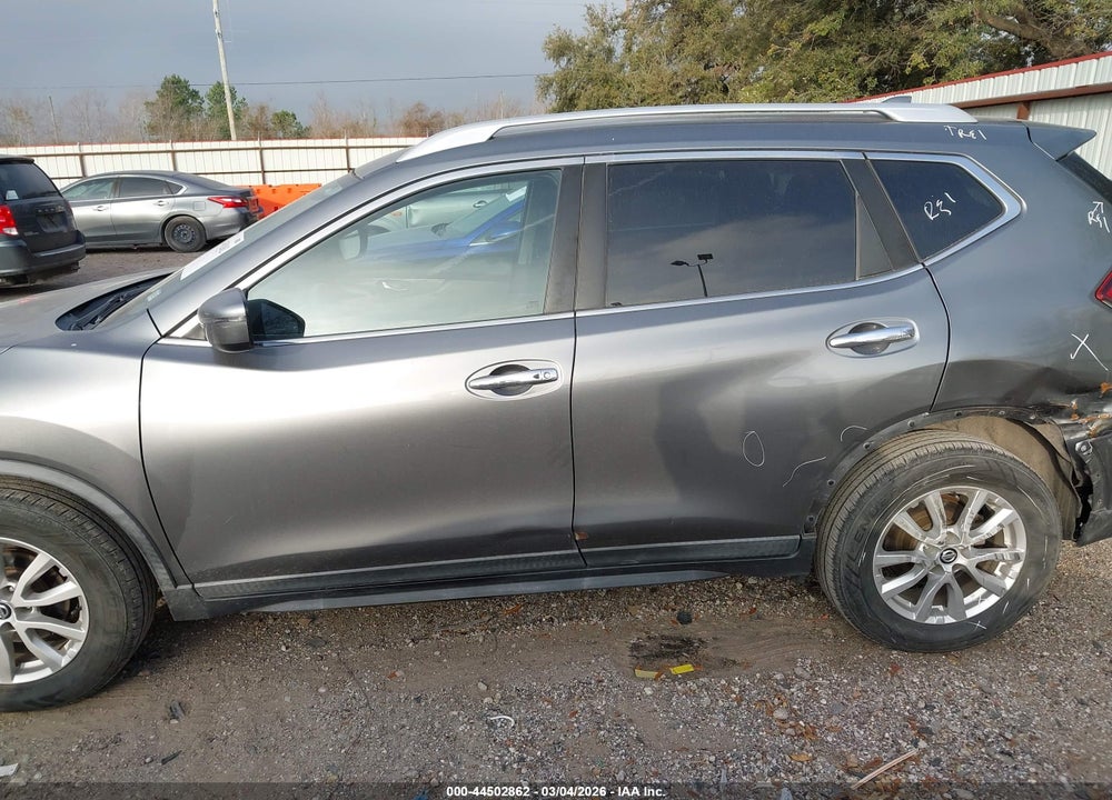 2018 NISSAN ROGUE SV VIN: KNMAT2MT5JP517461