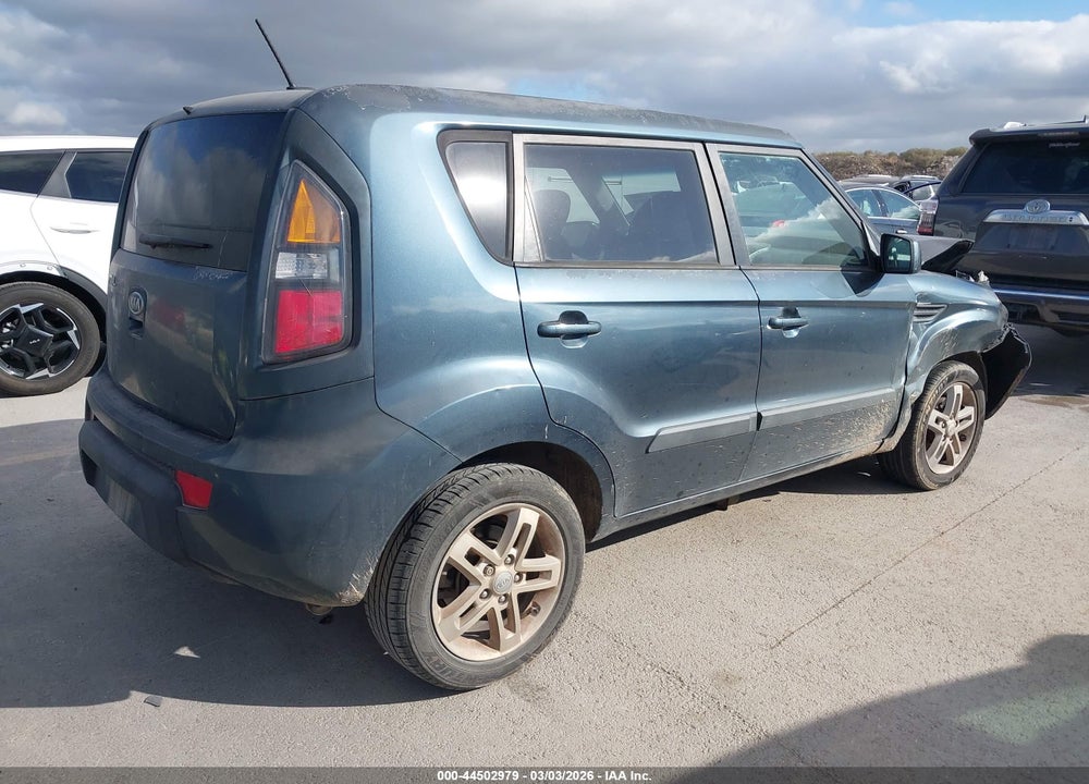2011 KIA SOUL + VIN: KNDJT2A28B7339462