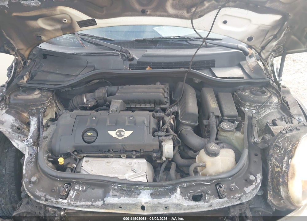 2010 MINI COOPER VIN: WMWMF3C54ATZ21885