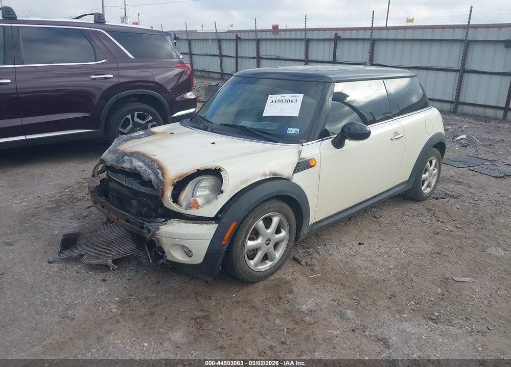 2010 MINI COOPER VIN: WMWMF3C54ATZ21885