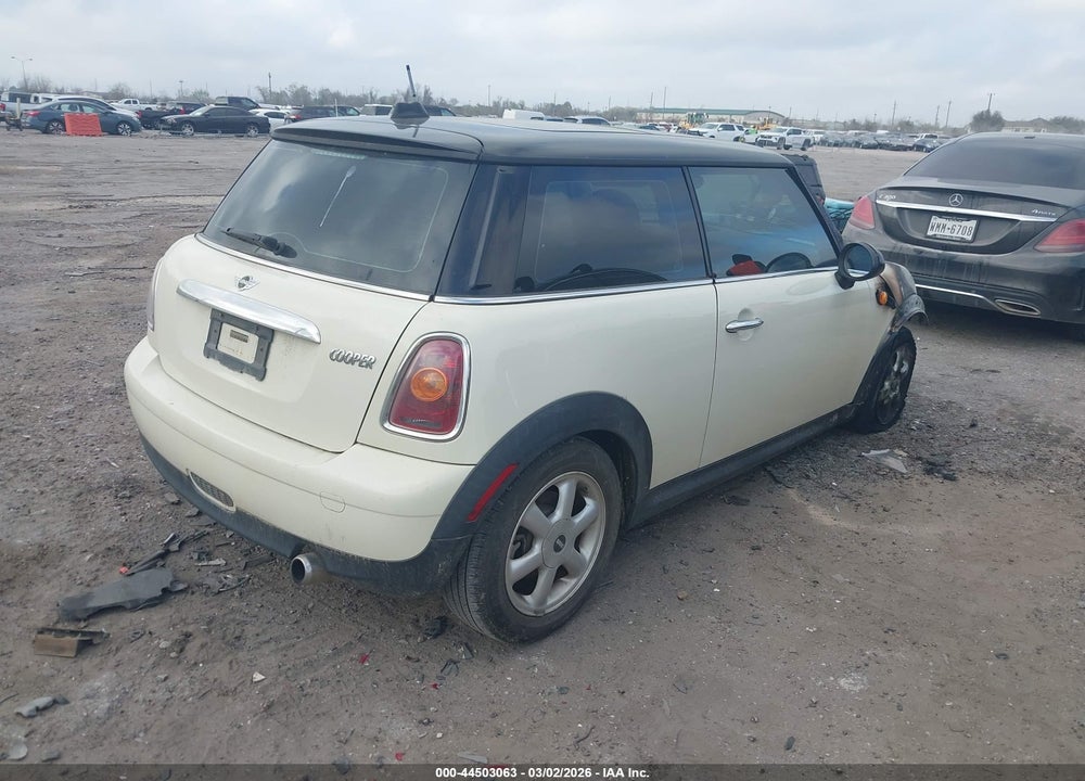 2010 MINI COOPER VIN: WMWMF3C54ATZ21885