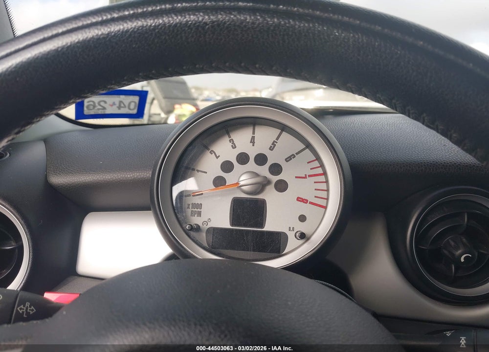 2010 MINI COOPER VIN: WMWMF3C54ATZ21885