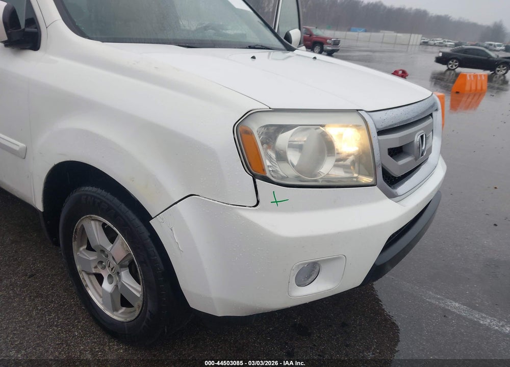 2011 HONDA PILOT EX VIN: 5FNYF4H48BB097193