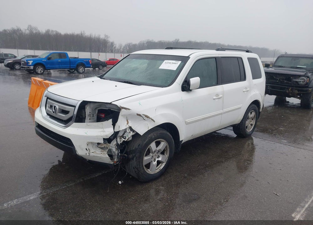 2011 HONDA PILOT EX VIN: 5FNYF4H48BB097193