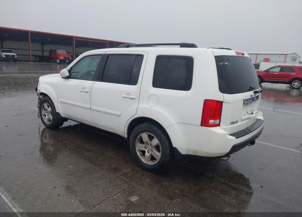 2011 HONDA PILOT EX VIN: 5FNYF4H48BB097193