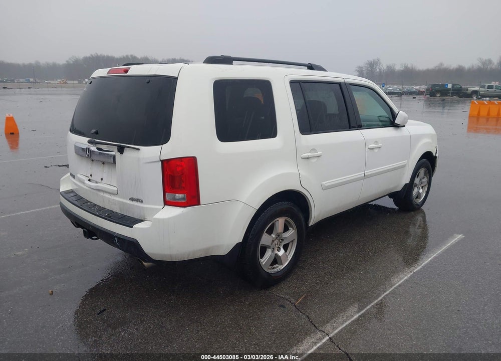 2011 HONDA PILOT EX VIN: 5FNYF4H48BB097193